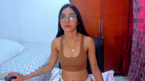 Snapshot of sam_heart11 chatting on September 9, 8:41 pm sam_heart11 online show from September 9, 8:41 pm
