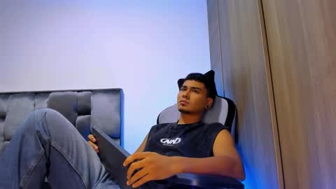 SAM online show from December 18, 3:18 pm