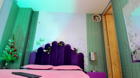 Snapshot of sam_naughty18 chatting on December 18, 4:28 pm sam_naughty18 online show from December 18, 4:28 pm