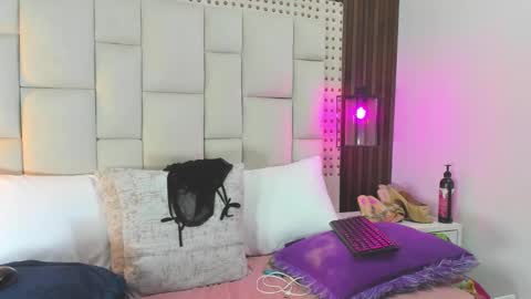 Snapshot of sam_naughtyy8 chatting on March 3, 12:44 pm Sanem online show from March 3, 12:44 pm