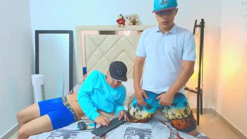 sam_tnt9 online show from November 4, 8:46 am