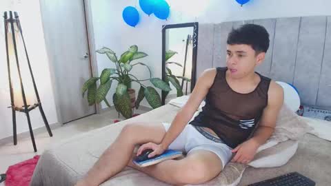 sam_tnt9 online show from March 26, 7:52 pm