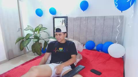 sam_tnt9 online show from March 28, 11:15 pm