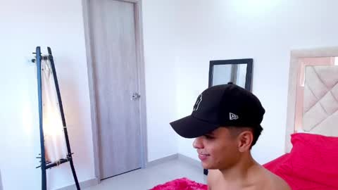 sam_tnt9 online show from April 20, 4:21 pm