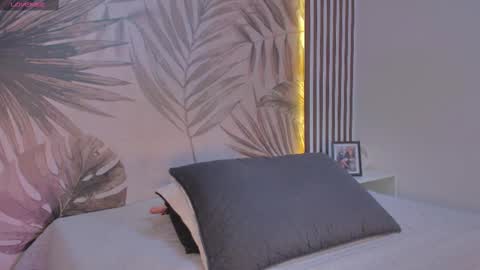 Snapshot of samaantha_white_ chatting on October 3, 11:51 am Samaantha online show from October 3, 11:51 am