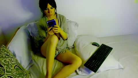 Snapshot of samanta_r_ chatting on June 7, 6:00 pm Samanta online show from June 7, 6:00 pm
