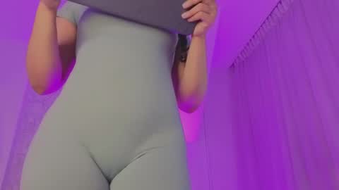 Snapshot of samanta_william chatting on October 21, 3:18 am  samanta  online show from October 21, 3:18 am