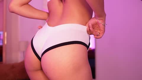 Snapshot of samantavazquez chatting on April 14, 12:00 pm samantavazquez online show from April 14, 12:00 pm