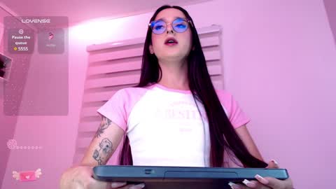 Snapshot of samantha_dollsx chatting on January 6, 6:14 am samantha_dollsx online show from January 6, 6:14 am