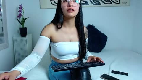 samantha_vaker online show from May 10, 3:23 am