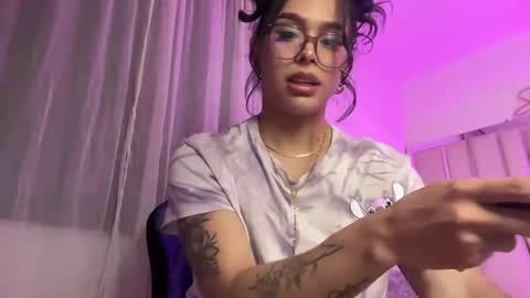 Snapshot of samanthabernardo_ chatting on May 26, 3:13 am Samantha Bernardo online show from May 26, 3:13 am
