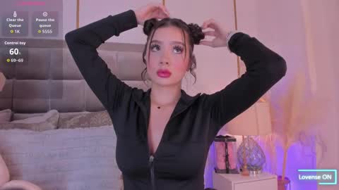 Snapshot of samanthaclay chatting on October 7, 7:33 pm online show from October 7, 7:33 pm