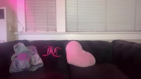 samanthafever online show from March 26, 6:52 am