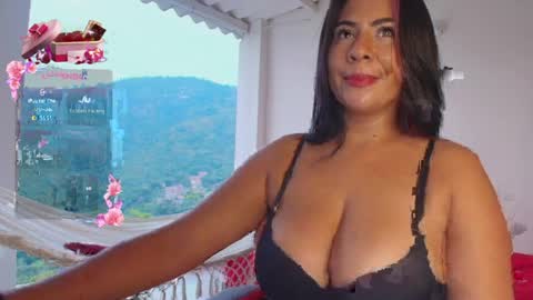 samanthahut1 online show from April 4, 10:29 pm