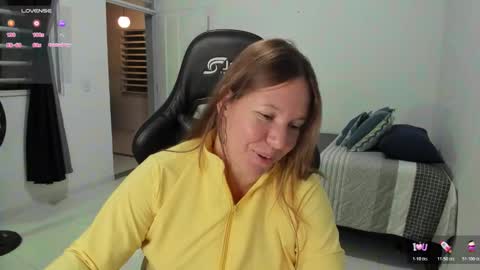 Snapshot of samanthaleon chatting on December 23, 2:20 am Samantha samy online show from December 23, 2:20 am