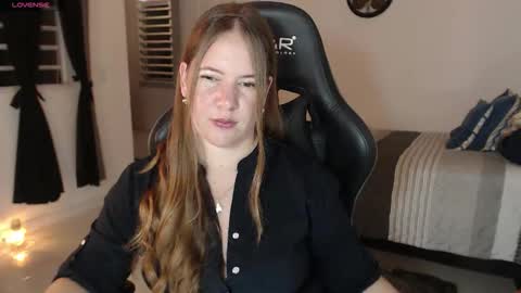 Snapshot of samanthaleon chatting on April 13, 12:05 am Samantha samy online show from April 13, 12:05 am