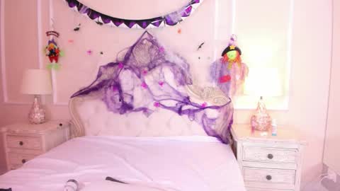 Snapshot of samanthapierce chatting on October 31, 2:18 pm Samantha online show from October 31, 2:18 pm