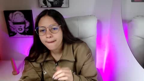 Snapshot of samantharoldan chatting on February 17, 3:29 pm Samantha online show from February 17, 3:29 pm