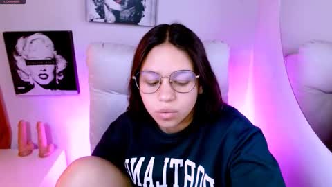 Snapshot of samantharoldan chatting on March 10, 3:39 pm Samantha online show from March 10, 3:39 pm