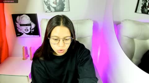 Snapshot of samantharoldan chatting on April 6, 3:02 pm Samantha online show from April 6, 3:02 pm