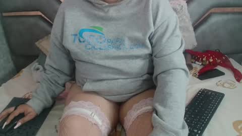 Snapshot of samanthasyedx chatting on April 1, 9:21 am samanthasyedx online show from April 1, 9:21 am