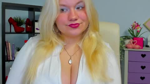 Snapshot of samanthax_pink chatting on May 19, 7:26 am Samantha online show from May 19, 7:26 am