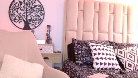 Snapshot of samanthaxmami chatting on May 8, 7:52 pm Samixmami online show from May 8, 7:52 pm