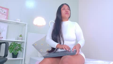 Snapshot of samaragarcia__ chatting on October 18, 11:55 am S A M A R A online show from October 18, 11:55 am