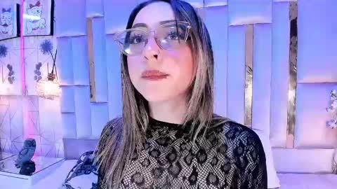 Snapshot of samarajhonson_ chatting on May 19, 9:43 pm Samara jhonson online show from May 19, 9:43 pm