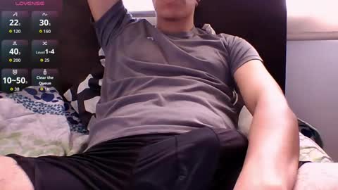 Snapshot of samblaze_21 chatting on April 24, 12:51 pm samblade online show from April 24, 12:51 pm