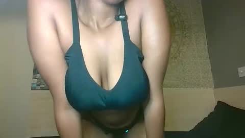 Snapshot of sami_brown chatting on October 21, 10:54 pm Sami online show from October 21, 10:54 pm