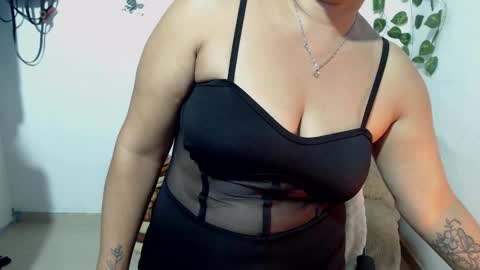 Snapshot of samira_lennox chatting on December 9, 12:34 am SAMIRA online show from December 9, 12:34 am