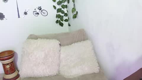 Snapshot of samira_lennox chatting on December 22, 7:52 pm SAMIRA online show from December 22, 7:52 pm