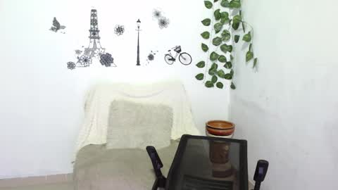 Snapshot of samira_lennox chatting on January 5, 12:20 am SAMIRA online show from January 5, 12:20 am