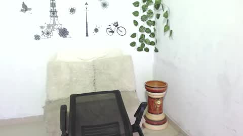 Snapshot of samira_lennox chatting on January 5, 3:23 pm SAMIRA online show from January 5, 3:23 pm