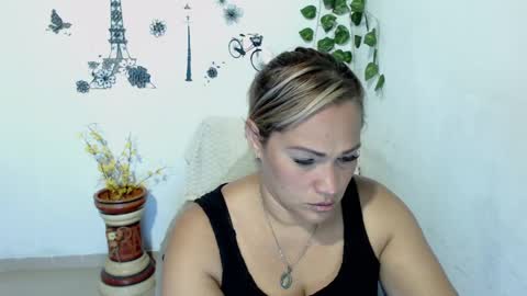 Snapshot of samira_lennox chatting on January 20, 10:48 pm SAMIRA online show from January 20, 10:48 pm