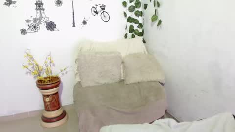 Snapshot of samira_lennox chatting on January 23, 4:19 am SAMIRA online show from January 23, 4:19 am