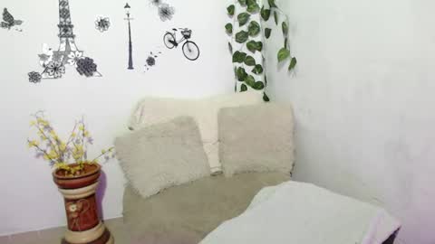 Snapshot of samira_lennox chatting on January 23, 10:44 pm SAMIRA online show from January 23, 10:44 pm