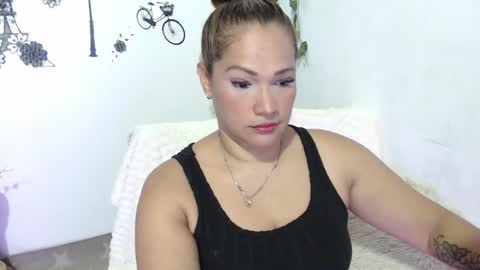 Snapshot of samira_lennox chatting on February 6, 10:10 pm SAMIRA online show from February 6, 10:10 pm