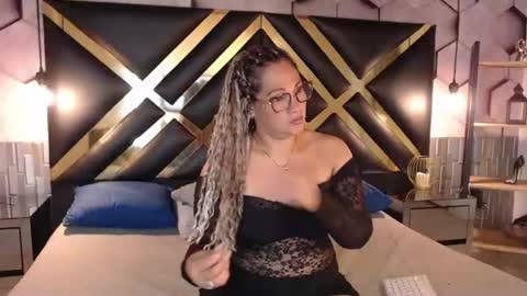 Snapshot of samira_lennox chatting on June 17, 7:26 pm SAMIRA online show from June 17, 7:26 pm