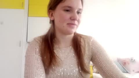 Snapshot of samirasosinski chatting on April 6, 9:32 am samirasosinski online show from April 6, 9:32 am