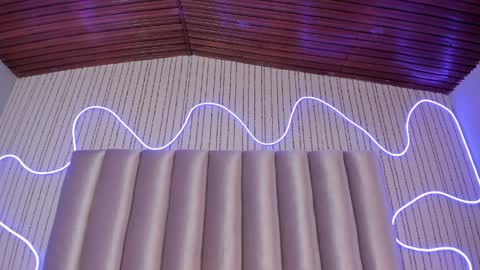 Samantha   online show from April 1, 3:07 am