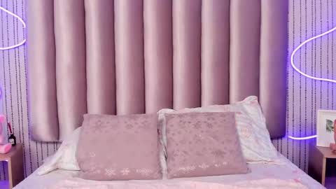 Samantha   online show from May 6, 3:13 am