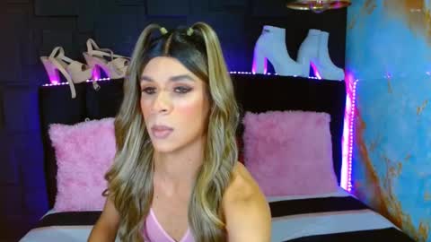 sammylittle_ online show from February 5, 7:51 pm
