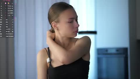 Vivienne online show from June 23, 2:31 am