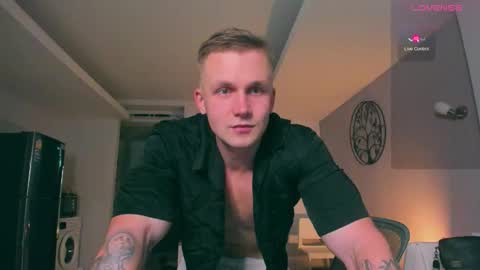 Snapshot of samuel_andrew chatting on September 27, 3:22 am Samuel online show from September 27, 3:22 am