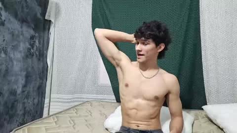 Snapshot of samuel_hills_ii chatting on April 21, 10:12 pm samuel_hills_ii online show from April 21, 10:12 pm