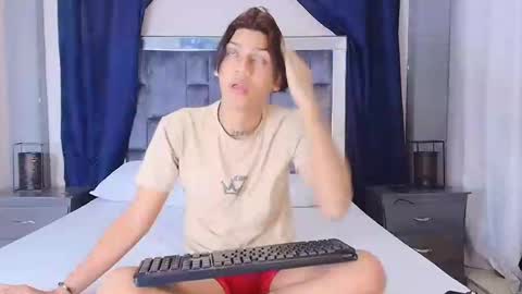 Snapshot of samuel_sincee chatting on January 21, 3:15 am Samuel Sincee online show from January 21, 3:15 am