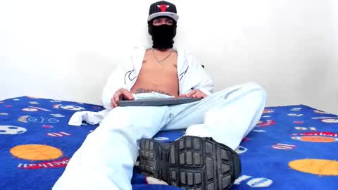 Snapshot of samuel_suarez chatting on March 5, 5:31 pm online show from March 5, 5:31 pm