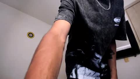 Snapshot of samuel_suarez chatting on March 14, 10:15 pm online show from March 14, 10:15 pm